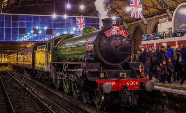 Експресът на Дядо Коледа тръгва от лондонската гара Виктория